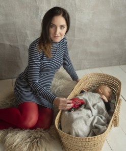 Prúžkované šaty na dojčenie so stojačikom